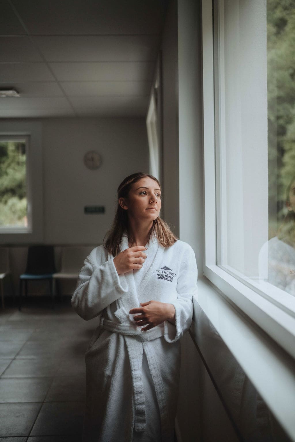 Femme en cure thermale dermatologie