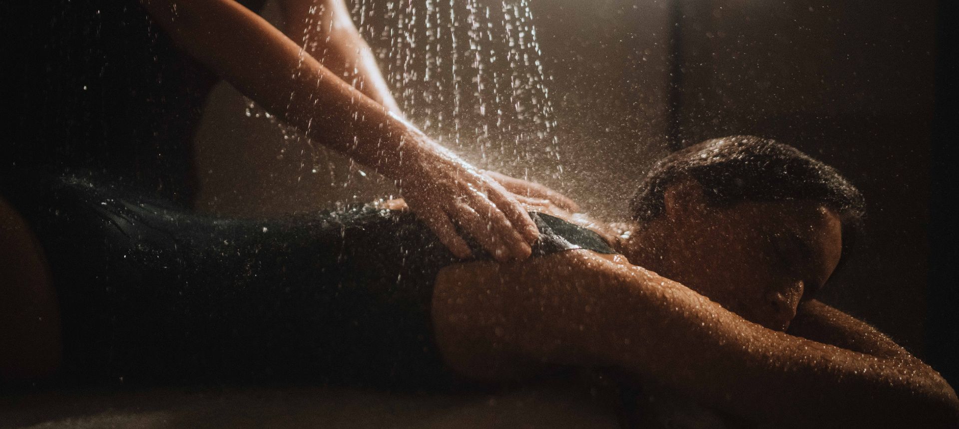 Massage sous affusion d'eau thermale