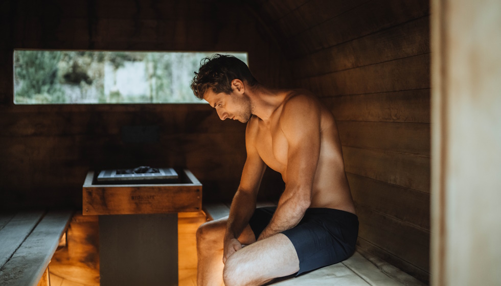 Homme dans un sauna