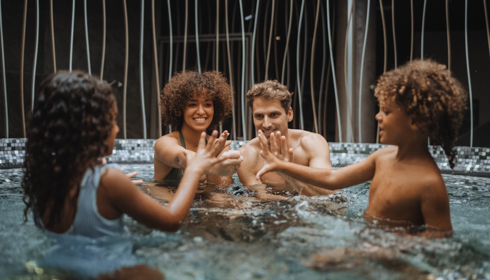 Famille au spa thermal